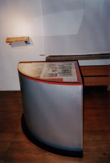 Tisch auf Knieh&ouml;he